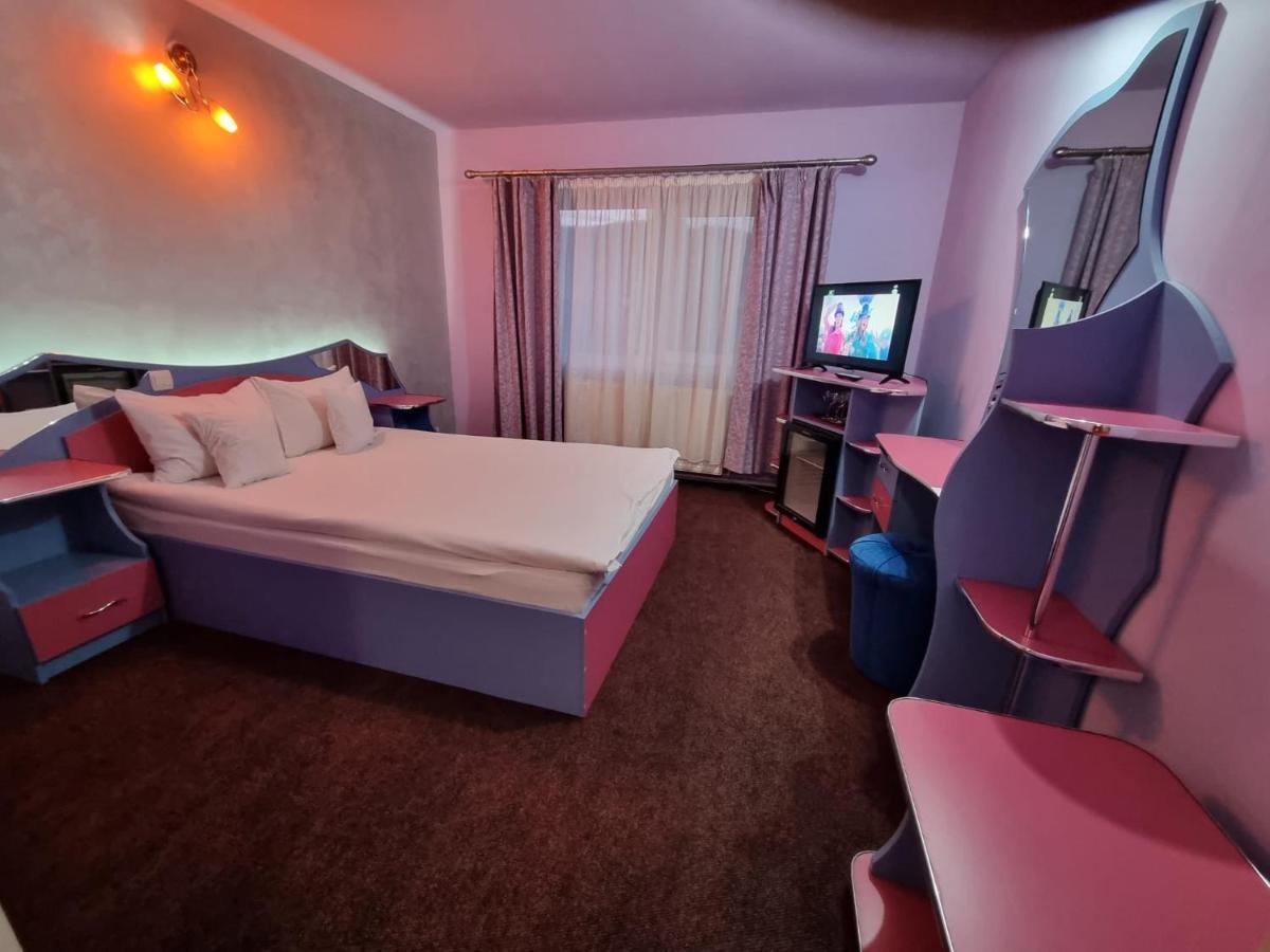 Hotel Yax Cîmpeni Habitación foto