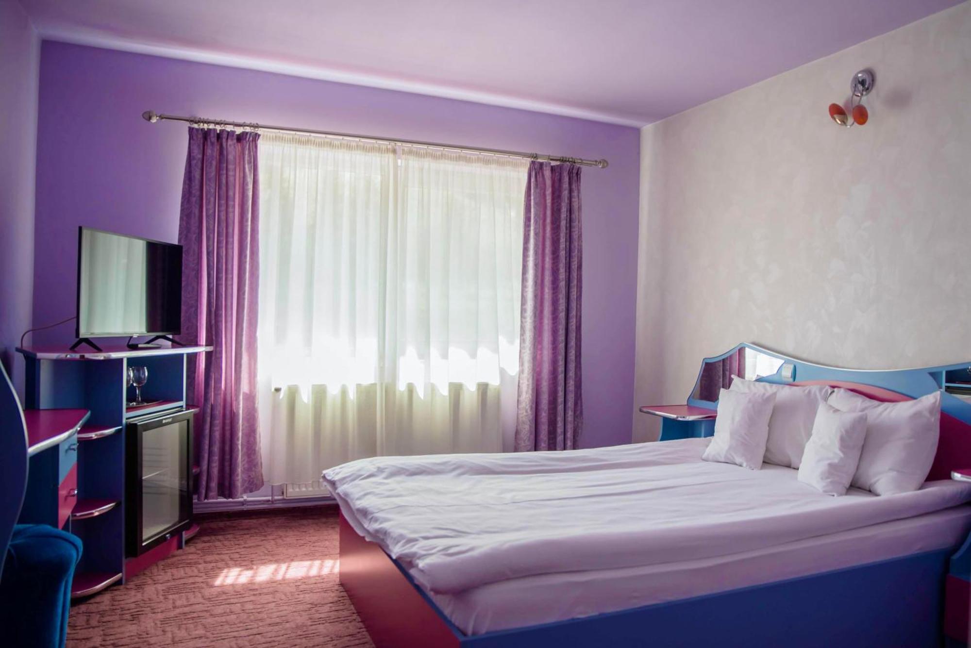 Hotel Yax Cîmpeni Habitación foto