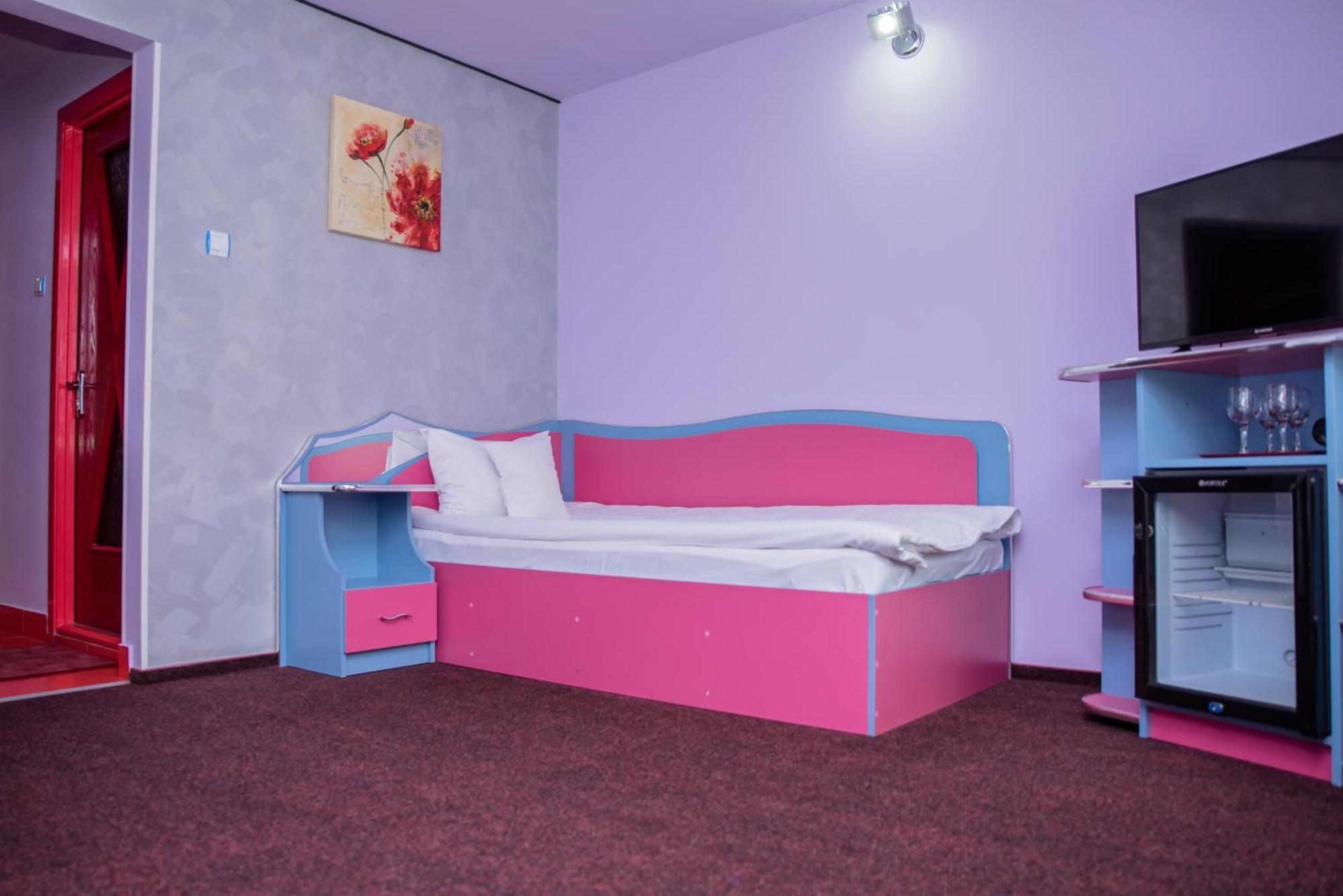Hotel Yax Cîmpeni Habitación foto