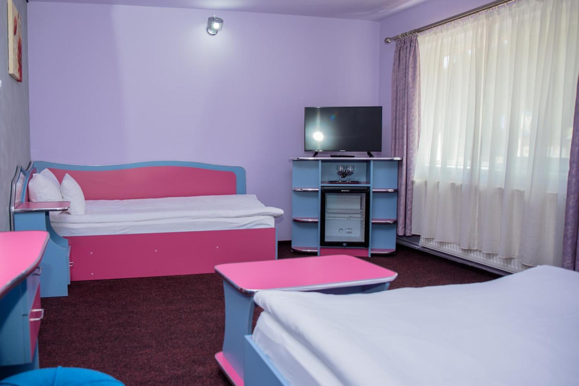 Hotel Yax Cîmpeni Habitación foto